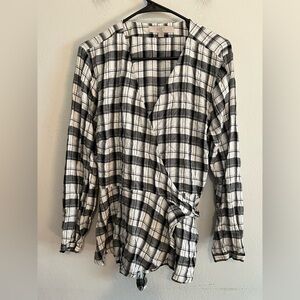 3/$20 Loft Plus White & Black Plaid Wrap Blouse Size 16/XL